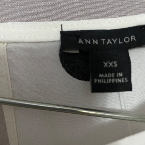 Ann Taylor White Blouse with Black Dots - Size XXS - Picture 7 of 9